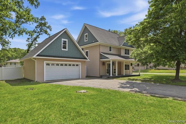 5685 Crescent Road, Waterford, MI 48327