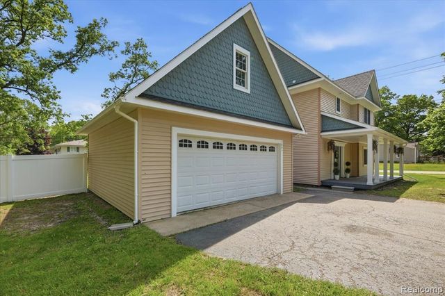 5685 Crescent Road, Waterford, MI 48327