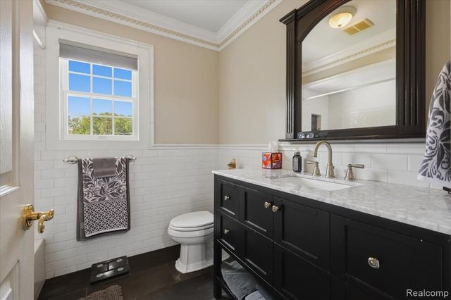 5685 Crescent Road, Waterford, MI 48327
