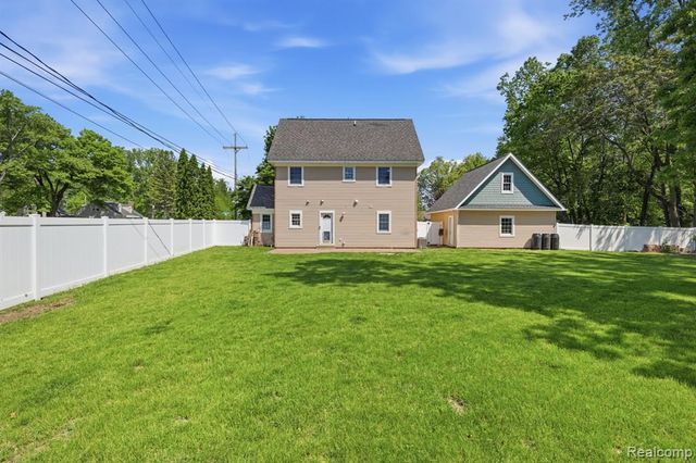 5685 Crescent Road, Waterford, MI 48327