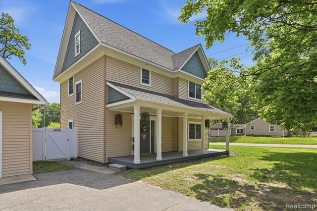 5685 Crescent Road, Waterford, MI 48327