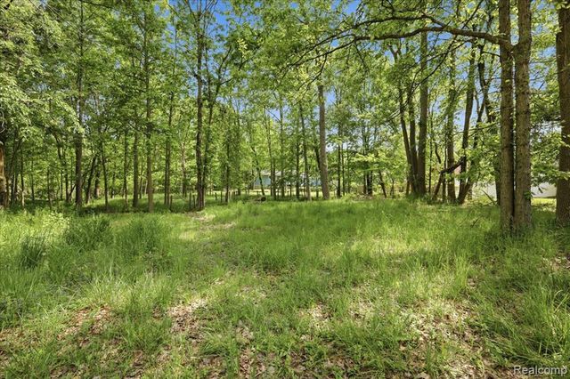 5685 Crescent Road, Waterford, MI 48327