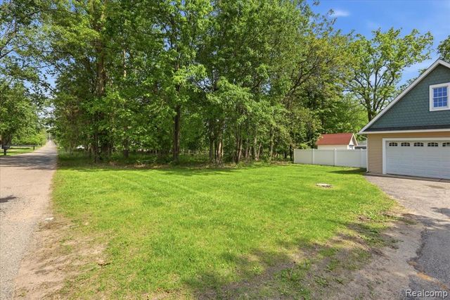 5685 Crescent Road, Waterford, MI 48327