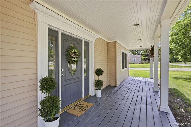 5685 Crescent Road, Waterford, MI 48327