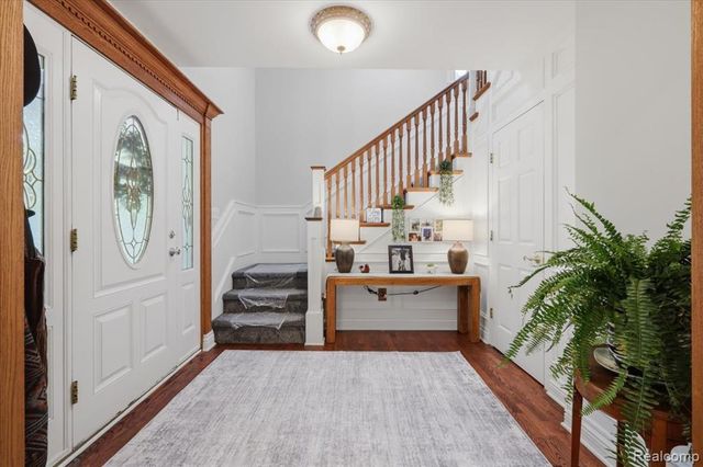 5685 Crescent Road, Waterford, MI 48327