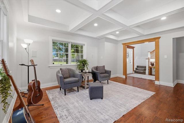 5685 Crescent Road, Waterford, MI 48327