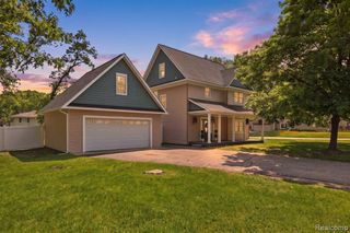 5685 Crescent Road, Waterford, MI 48327