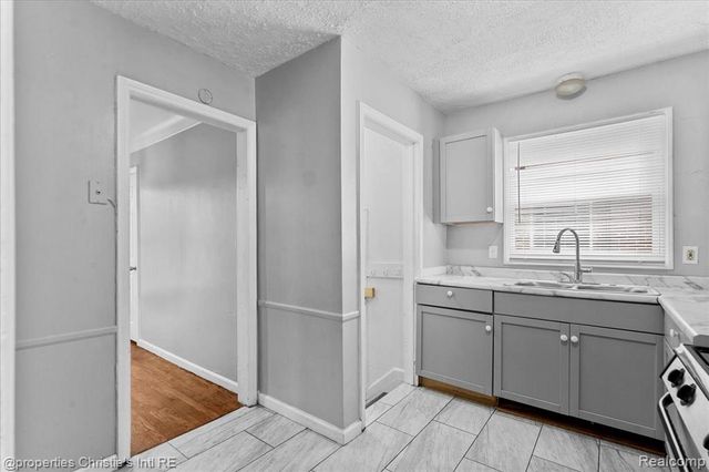 20220 Glastonbury Road, Detroit, MI 48219