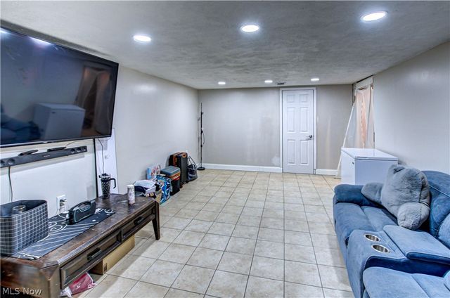 7256 Markal Drive, Middleburg Heights, OH 44130