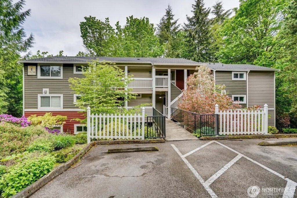 15238 SE 43rd Court #E301, Bellevue, WA 98006