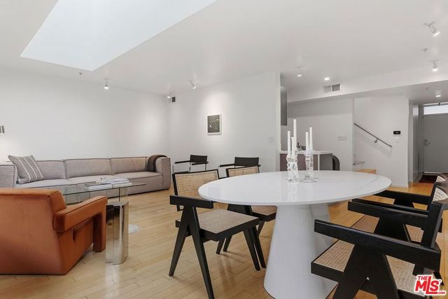 5806 Waring Avenue 14, Los Angeles, CA 90038