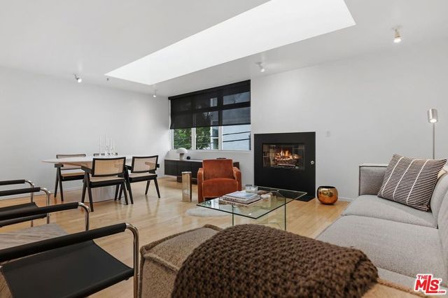 5806 Waring Avenue 14, Los Angeles, CA 90038