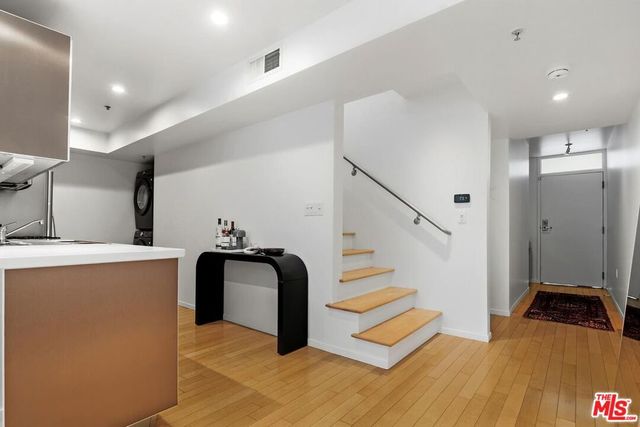 5806 Waring Avenue 14, Los Angeles, CA 90038