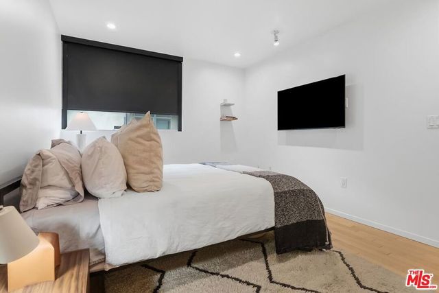 5806 Waring Avenue 14, Los Angeles, CA 90038