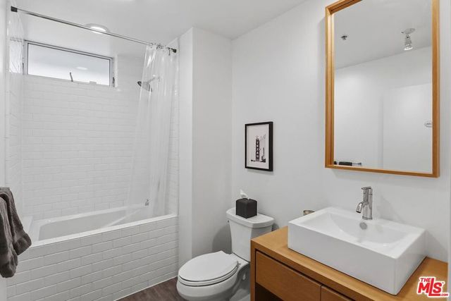 5806 Waring Avenue 14, Los Angeles, CA 90038