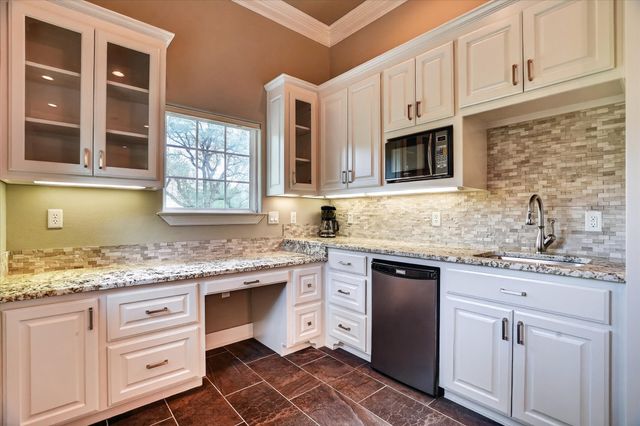 9704 Ravenswood Road, Granbury, TX 76049