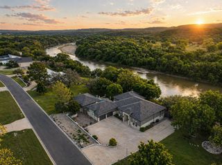 9704 Ravenswood Road, Granbury, TX 76049