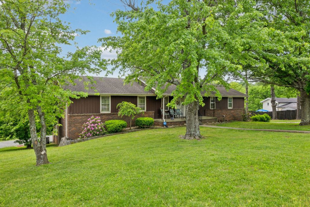 214 Rosehill Dr, Goodlettsville, TN 37072