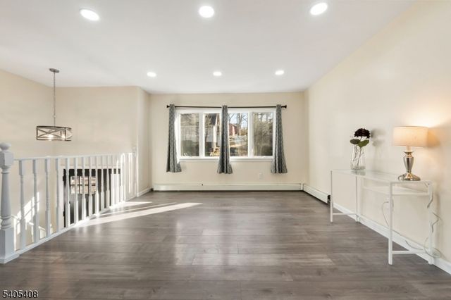 12 Hobart Trl, Hopatcong Boro, NJ 07843