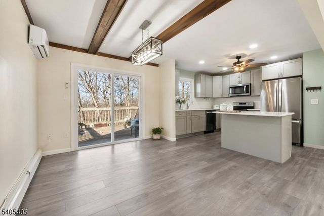 12 Hobart Trl, Hopatcong Boro, NJ 07843