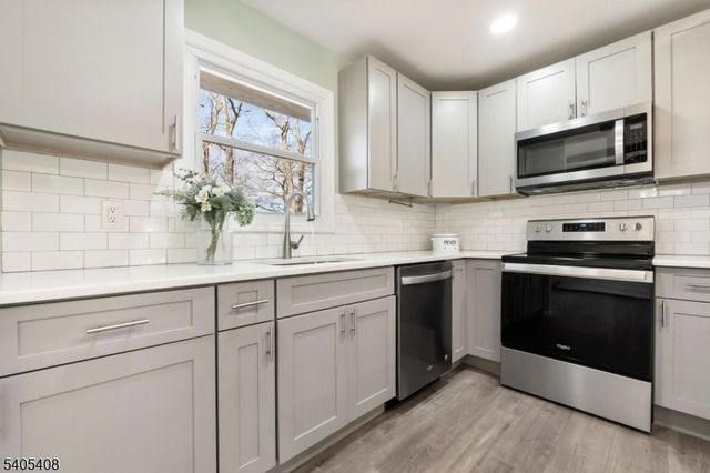 12 Hobart Trl, Hopatcong Boro, NJ 07843