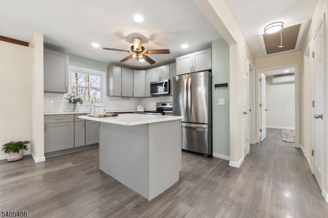 12 Hobart Trl, Hopatcong Boro, NJ 07843