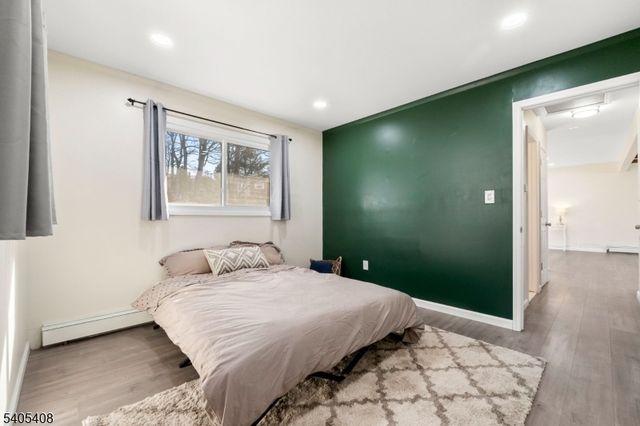 12 Hobart Trl, Hopatcong Boro, NJ 07843