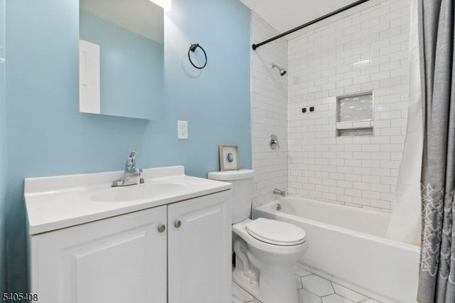 12 Hobart Trl, Hopatcong Boro, NJ 07843