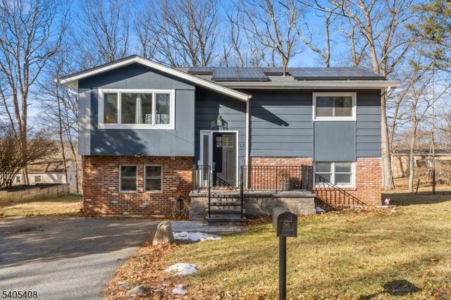 12 Hobart Trl, Hopatcong Boro, NJ 07843