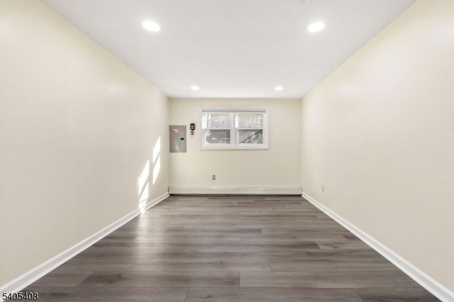 12 Hobart Trl, Hopatcong Boro, NJ 07843