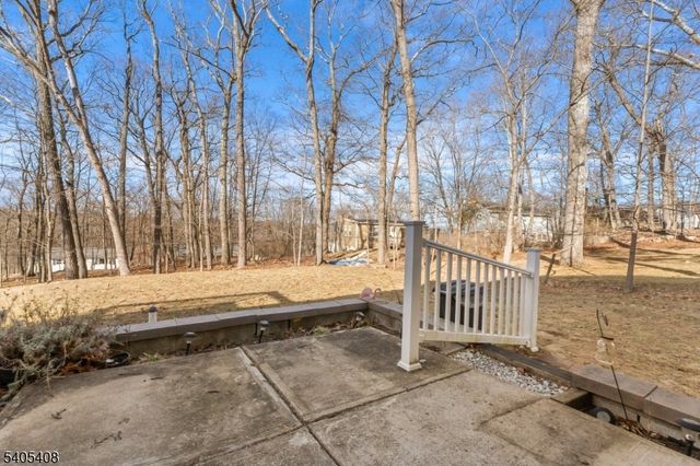 12 Hobart Trl, Hopatcong Boro, NJ 07843