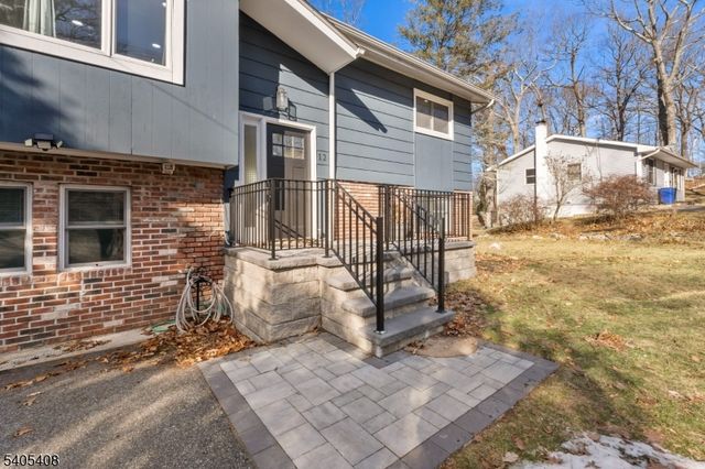 12 Hobart Trl, Hopatcong Boro, NJ 07843