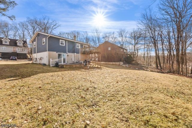 12 Hobart Trl, Hopatcong Boro, NJ 07843