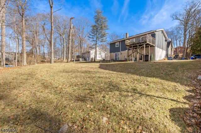 12 Hobart Trl, Hopatcong Boro, NJ 07843