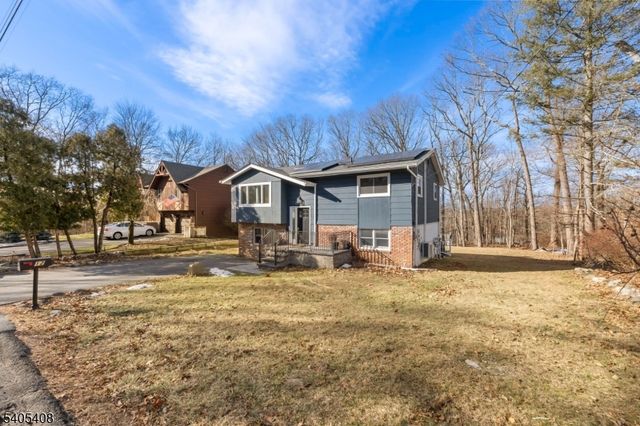 12 Hobart Trl, Hopatcong Boro, NJ 07843