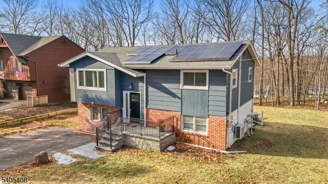 12 Hobart Trl, Hopatcong Boro, NJ 07843