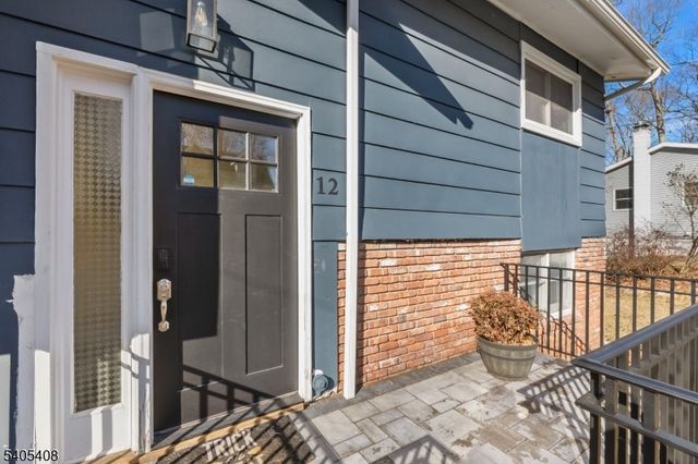 12 Hobart Trl, Hopatcong Boro, NJ 07843