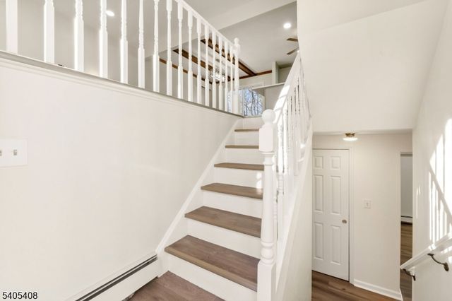 12 Hobart Trl, Hopatcong Boro, NJ 07843