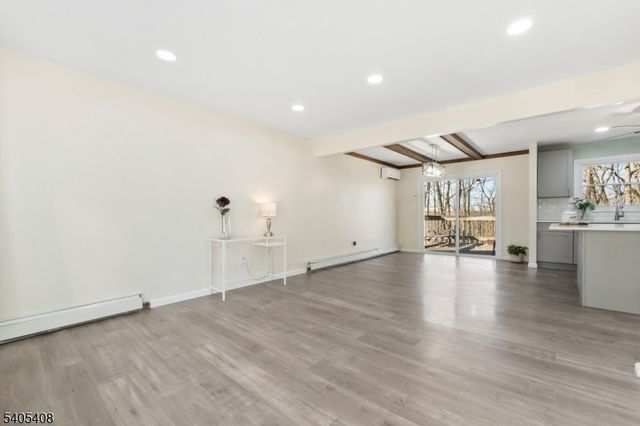 12 Hobart Trl, Hopatcong Boro, NJ 07843