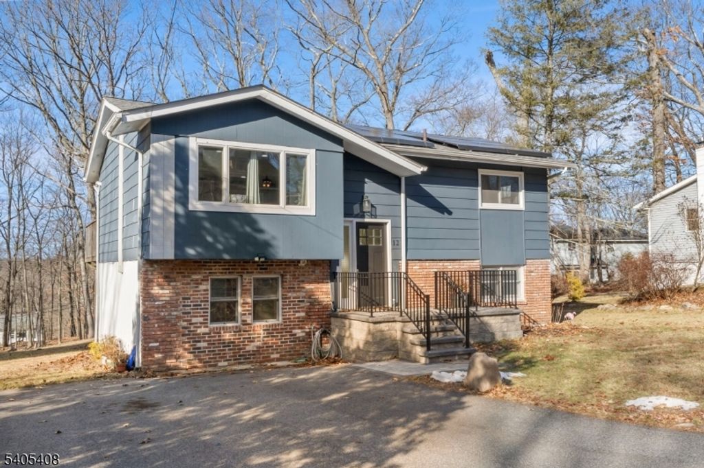12 Hobart Trl, Hopatcong Boro, NJ 07843