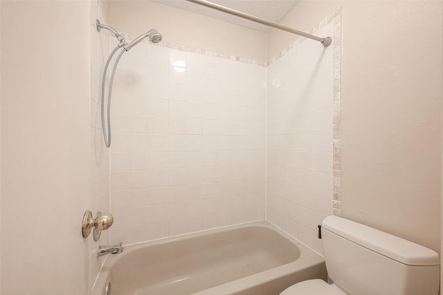 703 Turtle Creek Drive, Missouri City, TX 77489