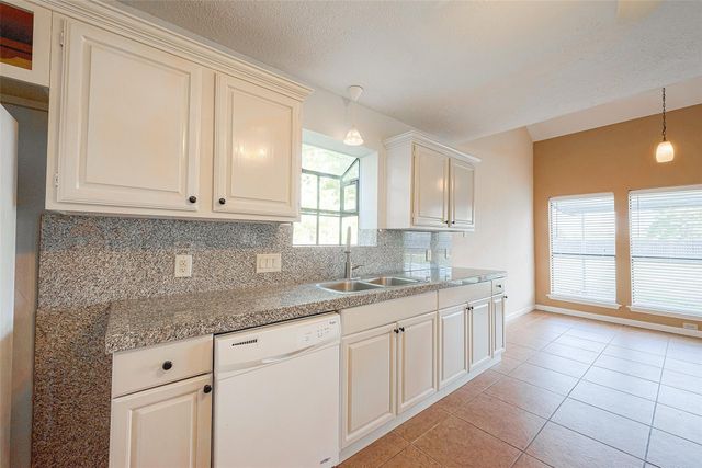 703 Turtle Creek Drive, Missouri City, TX 77489