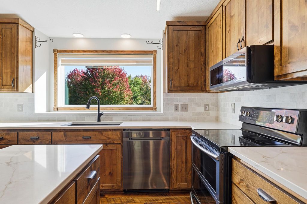 1115 Ridge Street, Jordan, MN 55352 — photo 4