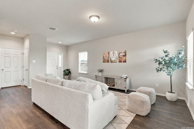 7535 HOMEWOOD LN, Elmendorf, TX 78112