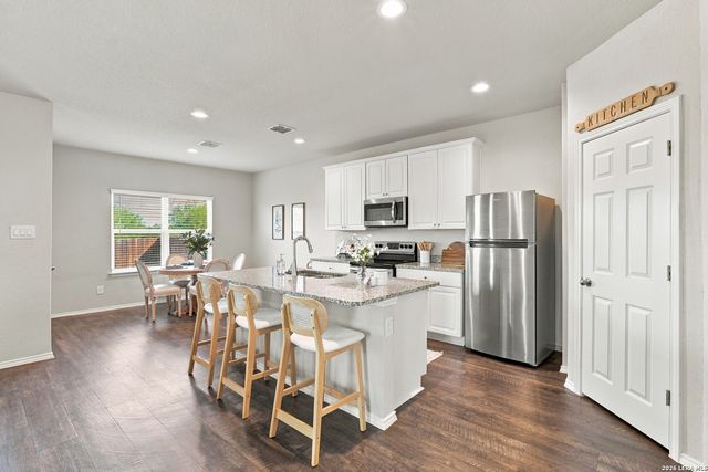 7535 HOMEWOOD LN, Elmendorf, TX 78112