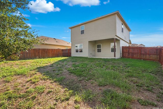 7535 HOMEWOOD LN, Elmendorf, TX 78112