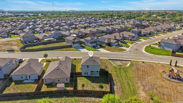 7535 HOMEWOOD LN, Elmendorf, TX 78112
