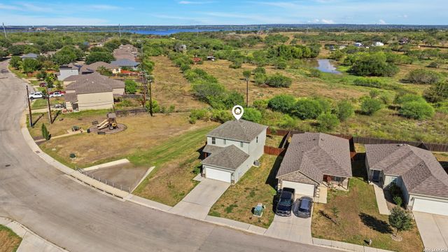 7535 HOMEWOOD LN, Elmendorf, TX 78112