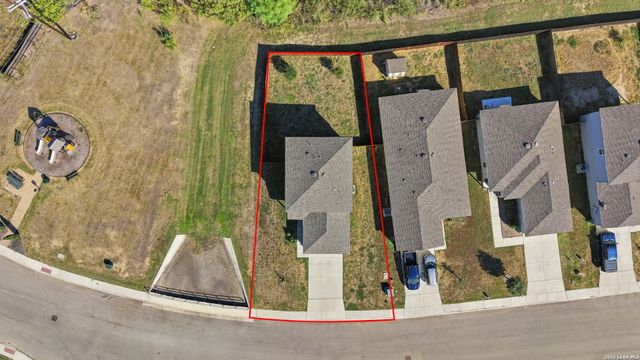 7535 HOMEWOOD LN, Elmendorf, TX 78112