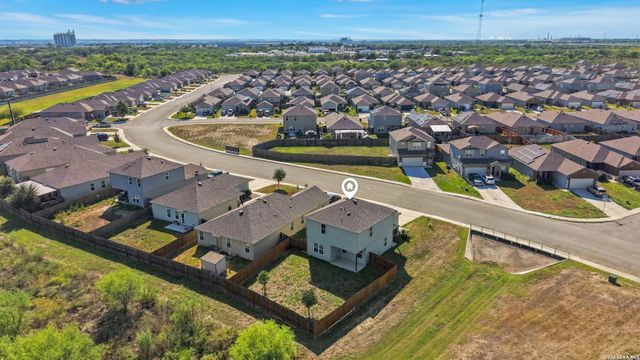 7535 HOMEWOOD LN, Elmendorf, TX 78112